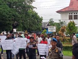 DPD Pekat IB Kabupaten Tebo, Dan Aktivis Unras di halaman kantor Inspektorat dan Kantor Kejaksaan negeri