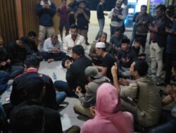 Aksi Sweeping dan Larangan Melintas Armada Batu Bara Berlogo ATJ di Desa Muara Kumpeh