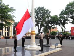 Memperingati Hari Pahlawan: Kapolda Jambi Irjen Pol. Rusdi Hartono Bertindak selaku Inspektur Upacara