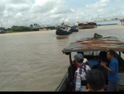 Breaking News: Warga Seberang Aksi Demo Stop Tongkang Batubara 