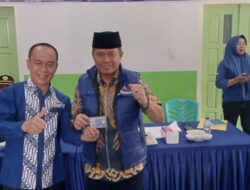 Nazar Efendi Resmi Berbaju Partai Demokrat