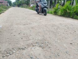 Belum Genap Satu Tahun, Jalan Rabat RT 16 Tebo Ilir Hancur Behel Keluar Kerikil Berhamburan 