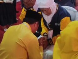 Tangis Haru Pecah Ketika Agus-Nazar Sungkem dengan Orang Tua, Setelah Cabut Nomor Urut