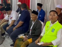 Sesepuh NU, Mbah Marijo Dampingi Aspan Tono Cabut Nomor Urut di KPU Tebo 